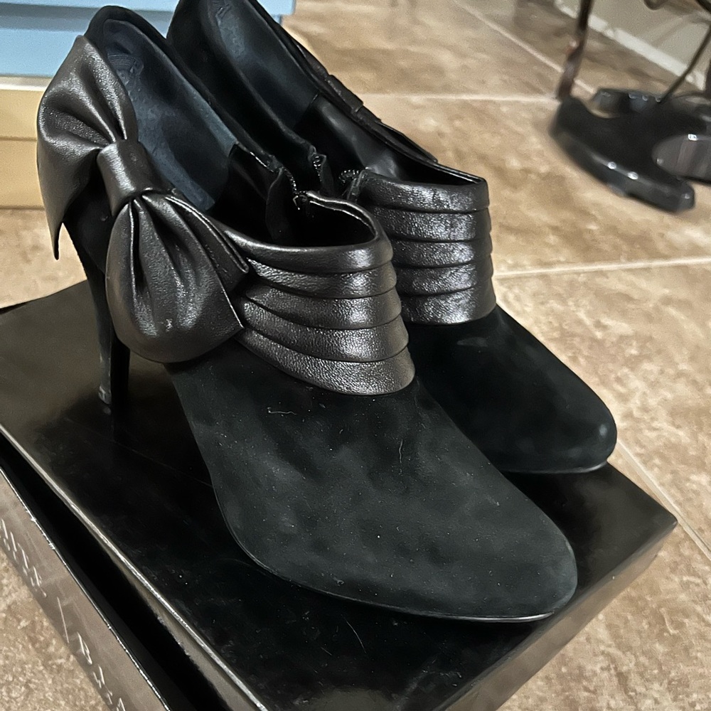 Beautiful White Black House Market shoes -$5 only with a bundle